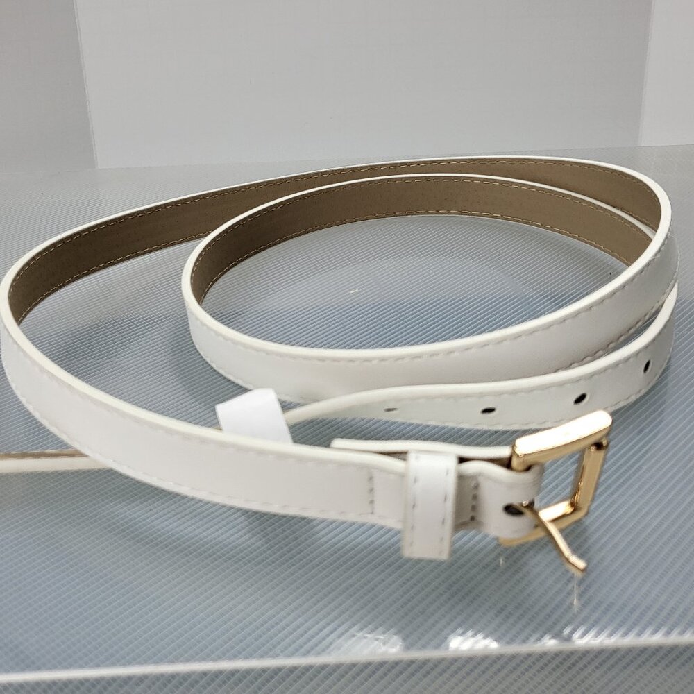 NWOT Steve Madden white belt with goldtone buckle size 2X.